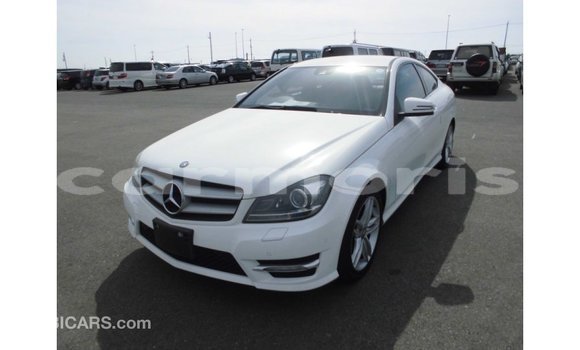 Buy Import Mercedes-Benz 190 White Car in Import - Dubai in Agalega Islands Buy Import Mercedes-Benz 190 White Car in Import - Dubai in Agalega Islands
