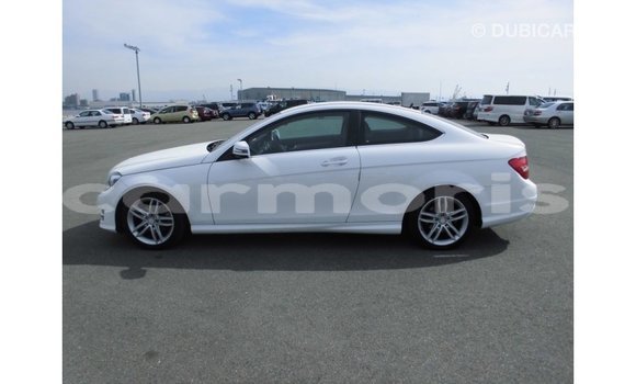 Buy Import Mercedes-Benz 190 White Car in Import - Dubai in Agalega Islands Buy Import Mercedes-Benz 190 White Car in Import - Dubai in Agalega Islands