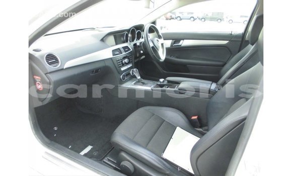 Buy Import Mercedes-Benz 190 White Car in Import - Dubai in Agalega Islands Buy Import Mercedes-Benz 190 White Car in Import - Dubai in Agalega Islands