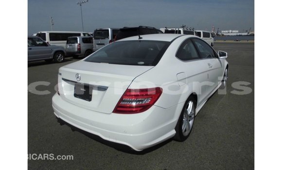 Buy Import Mercedes-Benz 190 White Car in Import - Dubai in Agalega Islands Buy Import Mercedes-Benz 190 White Car in Import - Dubai in Agalega Islands