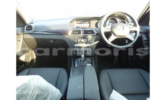 Acheter Import Voiture Mercedes-Benz 200 Blanc à Import - Dubai, Îles Agalega Acheter Import Voiture Mercedes-Benz 200 Blanc à Import - Dubai, Îles Agalega