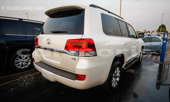 Acheter Import Voiture Toyota Land Cruiser Blanc à Import - Dubai, Îles Agalega Acheter Import Voiture Toyota Land Cruiser Blanc à Import - Dubai, Îles Agalega