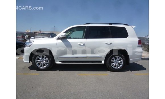 Acheter Import Voiture Toyota Land Cruiser Blanc à Import - Dubai, Îles Agalega Acheter Import Voiture Toyota Land Cruiser Blanc à Import - Dubai, Îles Agalega