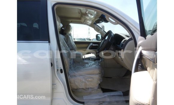 Acheter Import Voiture Toyota Land Cruiser Blanc à Import - Dubai, Îles Agalega Acheter Import Voiture Toyota Land Cruiser Blanc à Import - Dubai, Îles Agalega