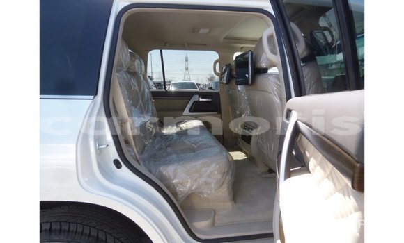 Acheter Import Voiture Toyota Land Cruiser Blanc à Import - Dubai, Îles Agalega Acheter Import Voiture Toyota Land Cruiser Blanc à Import - Dubai, Îles Agalega