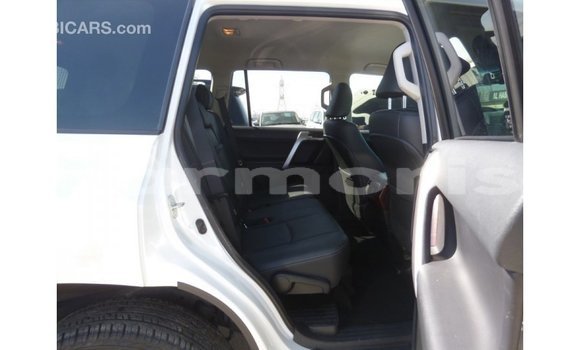 Acheter Import Voiture Toyota Prado Blanc à Import - Dubai, Îles Agalega Acheter Import Voiture Toyota Prado Blanc à Import - Dubai, Îles Agalega
