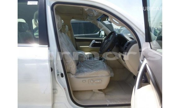 Acheter Import Voiture Toyota Land Cruiser Blanc à Import - Dubai, Îles Agalega Acheter Import Voiture Toyota Land Cruiser Blanc à Import - Dubai, Îles Agalega
