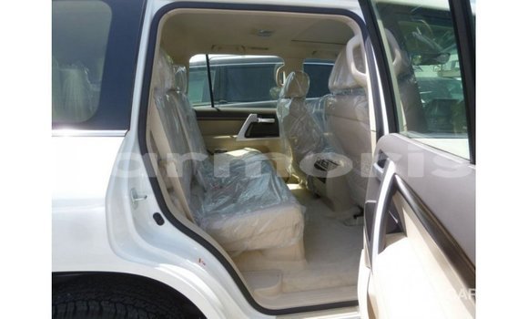 Acheter Import Voiture Toyota Land Cruiser Blanc à Import - Dubai, Îles Agalega Acheter Import Voiture Toyota Land Cruiser Blanc à Import - Dubai, Îles Agalega