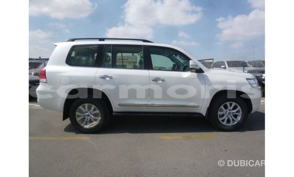 Buy Import Toyota Land Cruiser White Car in Import - Dubai in Agalega Islands Buy Import Toyota Land Cruiser White Car in Import - Dubai in Agalega Islands