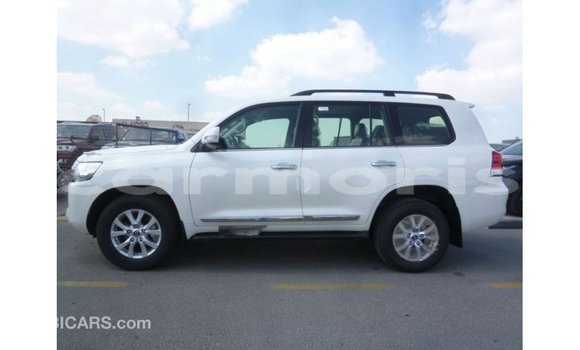 Buy Import Toyota Land Cruiser White Car in Import - Dubai in Agalega Islands Buy Import Toyota Land Cruiser White Car in Import - Dubai in Agalega Islands