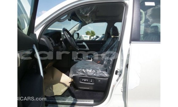 Buy Import Toyota Land Cruiser White Car in Import - Dubai in Agalega Islands Buy Import Toyota Land Cruiser White Car in Import - Dubai in Agalega Islands