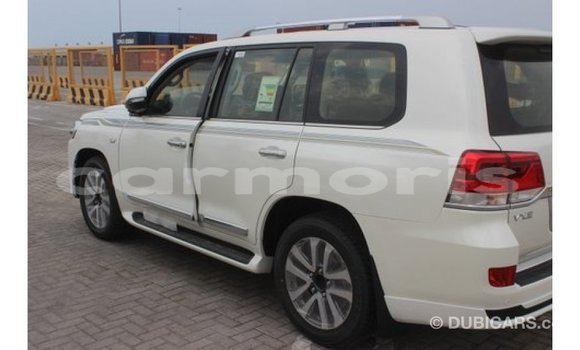 Acheter Import Voiture Toyota Land Cruiser Blanc à Import - Dubai, Îles Agalega Acheter Import Voiture Toyota Land Cruiser Blanc à Import - Dubai, Îles Agalega