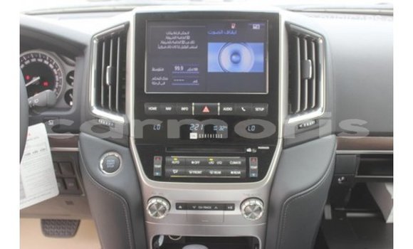 Acheter Import Voiture Toyota Land Cruiser Blanc à Import - Dubai, Îles Agalega Acheter Import Voiture Toyota Land Cruiser Blanc à Import - Dubai, Îles Agalega