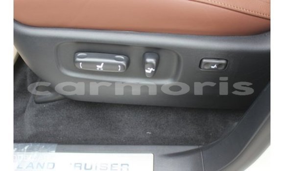 Acheter Import Voiture Toyota Land Cruiser Blanc à Import - Dubai, Îles Agalega Acheter Import Voiture Toyota Land Cruiser Blanc à Import - Dubai, Îles Agalega