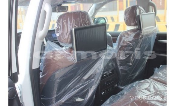 Acheter Import Voiture Toyota Land Cruiser Blanc à Import - Dubai, Îles Agalega Acheter Import Voiture Toyota Land Cruiser Blanc à Import - Dubai, Îles Agalega