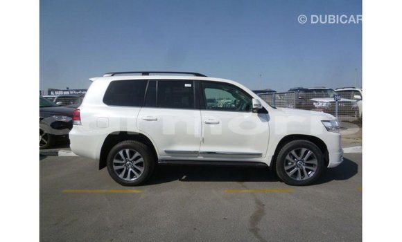 Acheter Import Voiture Toyota Land Cruiser Blanc à Import - Dubai, Îles Agalega Acheter Import Voiture Toyota Land Cruiser Blanc à Import - Dubai, Îles Agalega