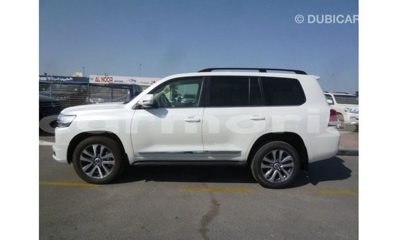 Acheter Import Voiture Toyota Land Cruiser Blanc à Import - Dubai, Îles Agalega Acheter Import Voiture Toyota Land Cruiser Blanc à Import - Dubai, Îles Agalega