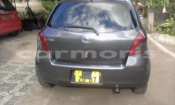 Buy Used Toyota Vitz Black Car in Pamplemousses in Pamplemousses District