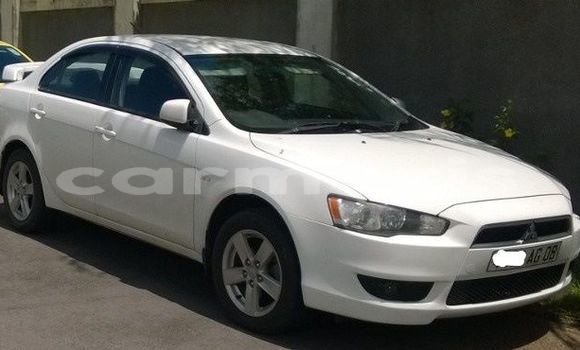 Buy Used Mitsubishi Lancer White Car in Port Louis in Port Louis District
