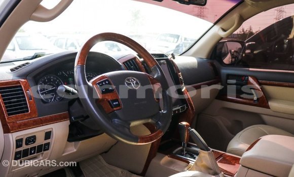 Buy Import Toyota Land Cruiser White Car in Import - Dubai in Agalega Islands Buy Import Toyota Land Cruiser White Car in Import - Dubai in Agalega Islands