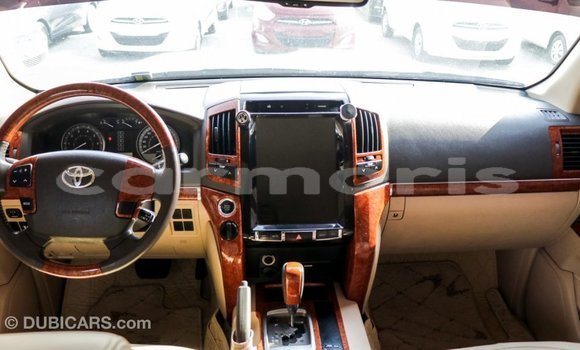 Buy Import Toyota Land Cruiser White Car in Import - Dubai in Agalega Islands Buy Import Toyota Land Cruiser White Car in Import - Dubai in Agalega Islands