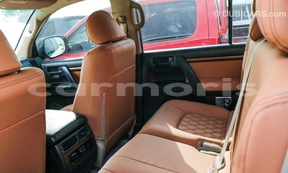 Buy Import Toyota Land Cruiser White Car in Import - Dubai in Agalega Islands Buy Import Toyota Land Cruiser White Car in Import - Dubai in Agalega Islands
