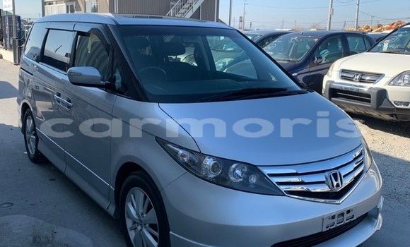 Buy Used Honda Elysion Silver Car in Port Louis in Port Louis District Buy Used Honda Elysion Silver Car in Port Louis in Port Louis District