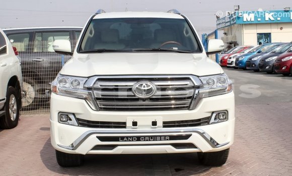Acheter Import Voiture Toyota Land Cruiser Blanc à Import - Dubai, Îles Agalega Acheter Import Voiture Toyota Land Cruiser Blanc à Import - Dubai, Îles Agalega