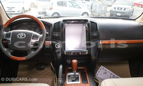 Acheter Import Voiture Toyota Land Cruiser Blanc à Import - Dubai, Îles Agalega Acheter Import Voiture Toyota Land Cruiser Blanc à Import - Dubai, Îles Agalega