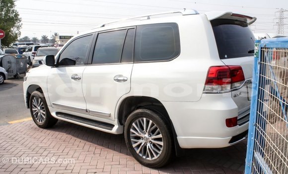 Acheter Import Voiture Toyota Land Cruiser Blanc à Import - Dubai, Îles Agalega Acheter Import Voiture Toyota Land Cruiser Blanc à Import - Dubai, Îles Agalega
