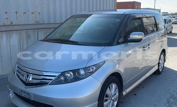 Buy Used Honda Elysion Silver Car in Port Louis in Port Louis District Buy Used Honda Elysion Silver Car in Port Louis in Port Louis District