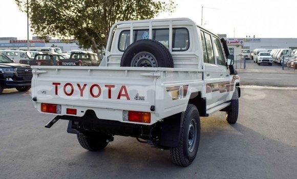Buy Import Toyota Land Cruiser White Car in Import - Dubai in Agalega Islands Buy Import Toyota Land Cruiser White Car in Import - Dubai in Agalega Islands