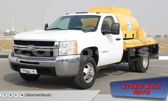 Buy Import Chevrolet Silverado White Car in Import - Dubai in Agalega Islands