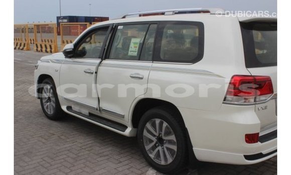 Acheter Import Voiture Toyota Land Cruiser Blanc à Import - Dubai, Îles Agalega Acheter Import Voiture Toyota Land Cruiser Blanc à Import - Dubai, Îles Agalega