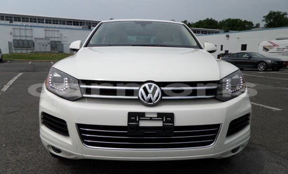 Buy Used Volkswagen Touareg White Car in Arsenal in Pamplemousses District Buy Used Volkswagen Touareg White Car in Arsenal in Pamplemousses District