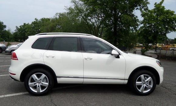 Buy Used Volkswagen Touareg White Car in Arsenal in Pamplemousses District Buy Used Volkswagen Touareg White Car in Arsenal in Pamplemousses District