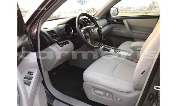 Buy Import Toyota Highlander Other Car in Import - Dubai in Agalega Islands Buy Import Toyota Highlander Other Car in Import - Dubai in Agalega Islands