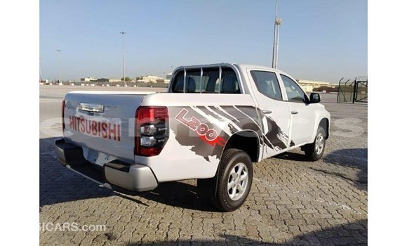 Acheter Import Voiture Mitsubishi L200 Blanc à Import - Dubai, Îles Agalega Acheter Import Voiture Mitsubishi L200 Blanc à Import - Dubai, Îles Agalega