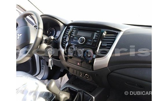 Acheter Import Voiture Mitsubishi L200 Blanc à Import - Dubai, Îles Agalega Acheter Import Voiture Mitsubishi L200 Blanc à Import - Dubai, Îles Agalega