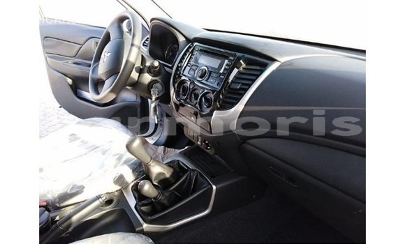 Acheter Import Voiture Mitsubishi L200 Blanc à Import - Dubai, Îles Agalega Acheter Import Voiture Mitsubishi L200 Blanc à Import - Dubai, Îles Agalega