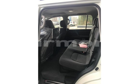 Buy Import Toyota Land Cruiser White Car in Import - Dubai in Agalega Islands Buy Import Toyota Land Cruiser White Car in Import - Dubai in Agalega Islands