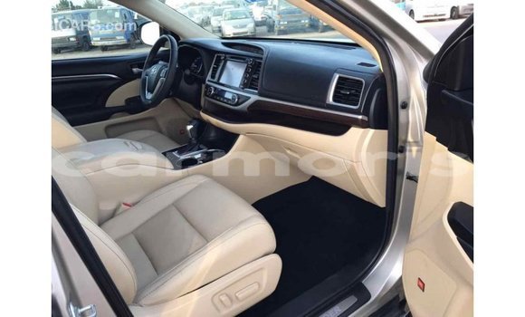 Buy Import Toyota Highlander Beige Car in Import - Dubai in Agalega Islands Buy Import Toyota Highlander Beige Car in Import - Dubai in Agalega Islands