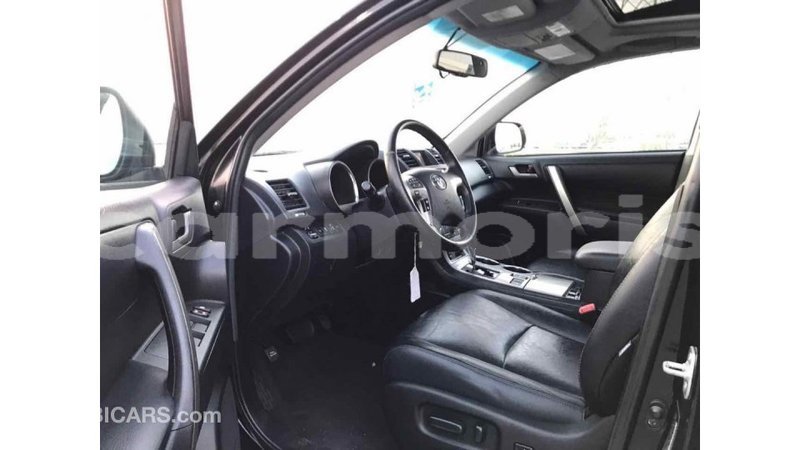 Big with watermark toyota highlander agalega islands import dubai 2274