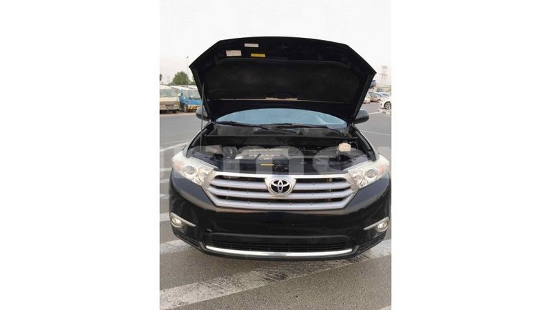 Big with watermark toyota highlander agalega islands import dubai 2274