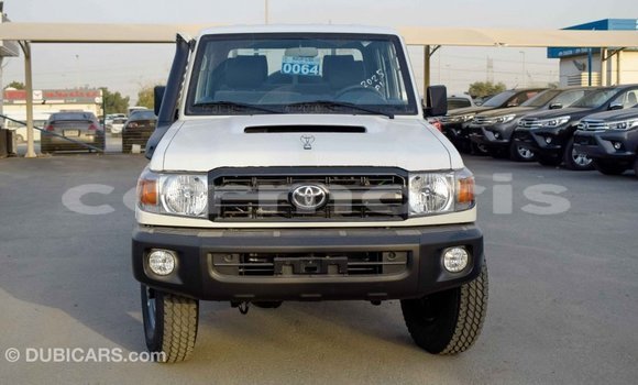 Acheter Import Voiture Toyota Land Cruiser Beige à Import - Dubai, Îles Agalega Acheter Import Voiture Toyota Land Cruiser Beige à Import - Dubai, Îles Agalega