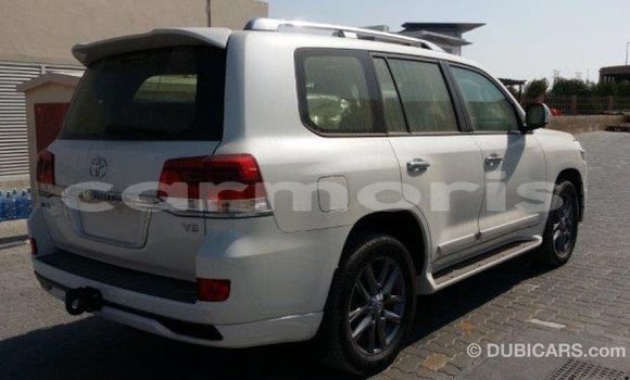 Acheter Import Voiture Toyota Land Cruiser Blanc à Import - Dubai, Îles Agalega Acheter Import Voiture Toyota Land Cruiser Blanc à Import - Dubai, Îles Agalega