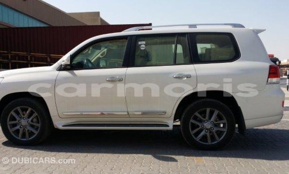 Acheter Import Voiture Toyota Land Cruiser Blanc à Import - Dubai, Îles Agalega Acheter Import Voiture Toyota Land Cruiser Blanc à Import - Dubai, Îles Agalega