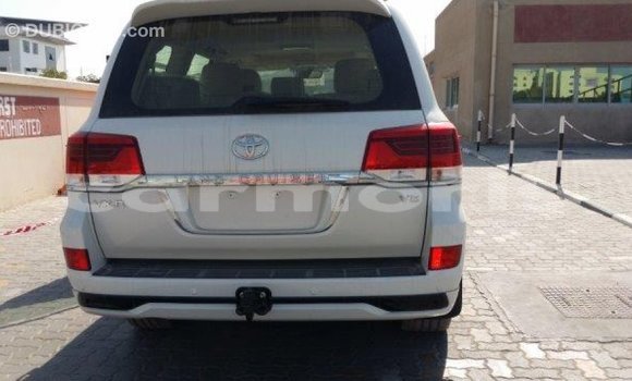 Acheter Import Voiture Toyota Land Cruiser Blanc à Import - Dubai, Îles Agalega Acheter Import Voiture Toyota Land Cruiser Blanc à Import - Dubai, Îles Agalega