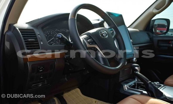 Buy Import Toyota Land Cruiser White Car in Import - Dubai in Agalega Islands Buy Import Toyota Land Cruiser White Car in Import - Dubai in Agalega Islands
