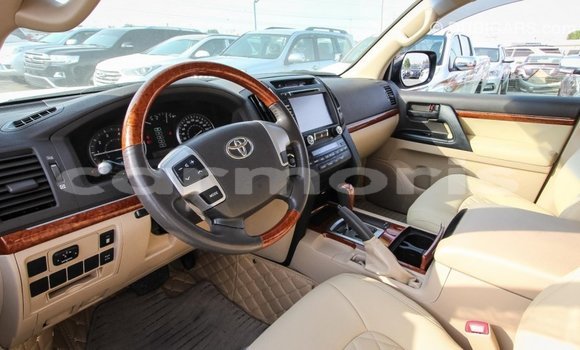Acheter Import Voiture Toyota Land Cruiser Blanc à Import - Dubai, Îles Agalega Acheter Import Voiture Toyota Land Cruiser Blanc à Import - Dubai, Îles Agalega